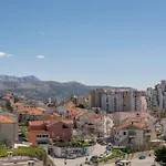 Apartment Azure Split